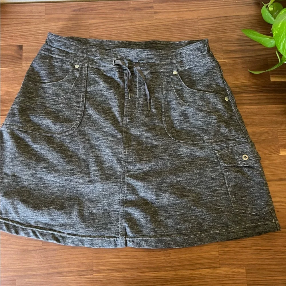 KUHL Women's Mova Skort Mini Skirt with Integrated Shorts Dark Gray Size S